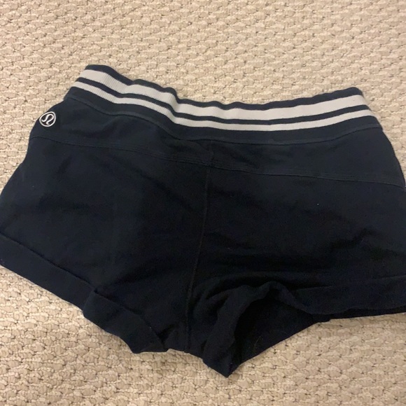 Mini Lululemon Cotton Shorts Size Small - Picture 2 of 3